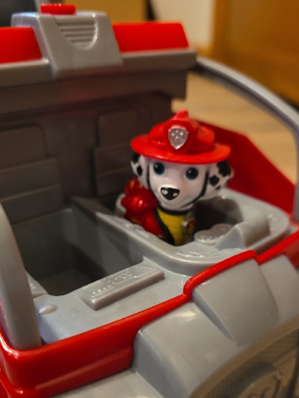 Paw Patrol Red Marshall Rescue Ladder Fire Truck Vehicle With Accessories - Picture 2 of 8
